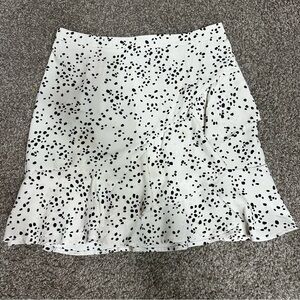 Elegant Black and White Dotted Mini Skirt 🏀